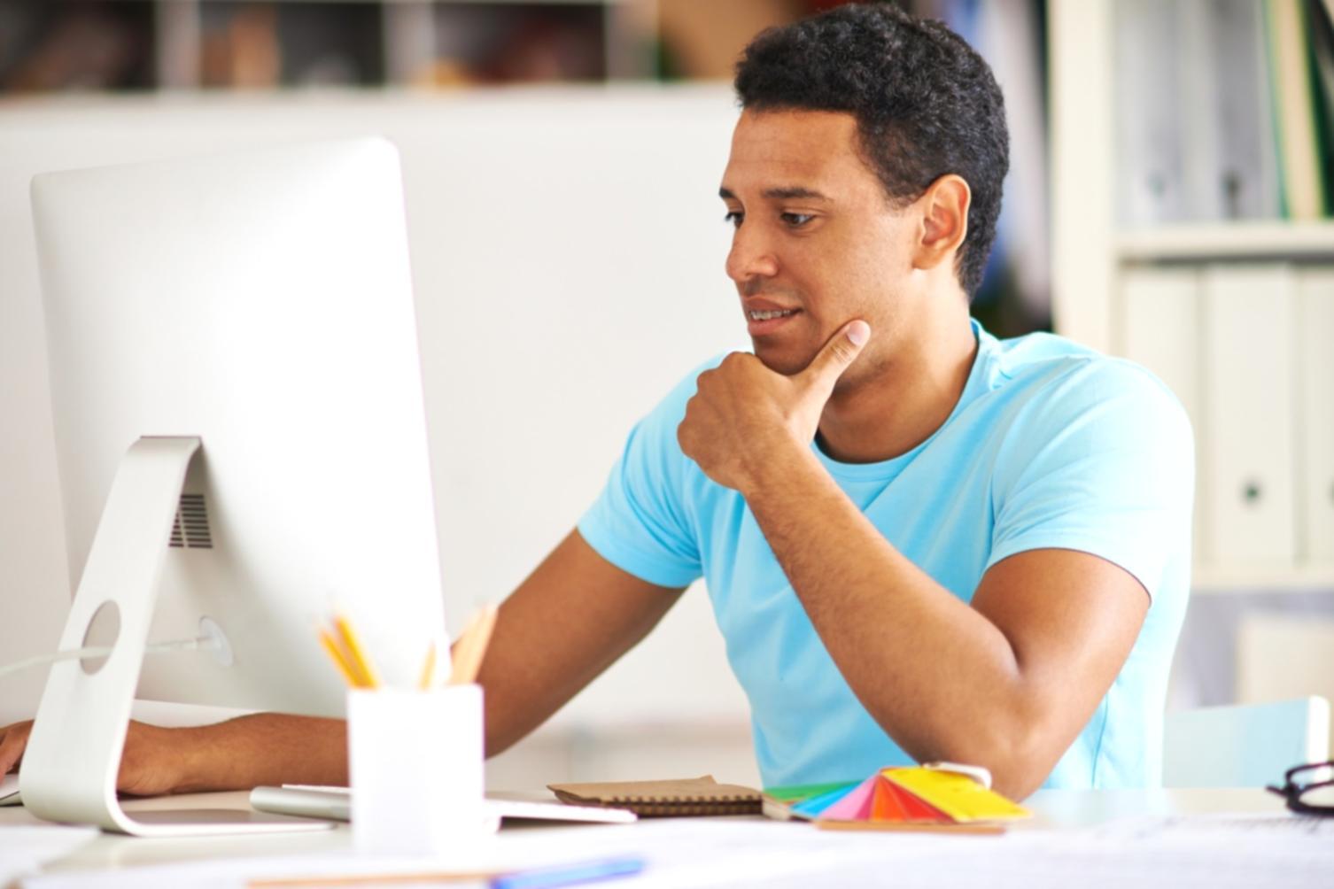 Projektarbeit an mobiler Anwendung mit Design-Mockups